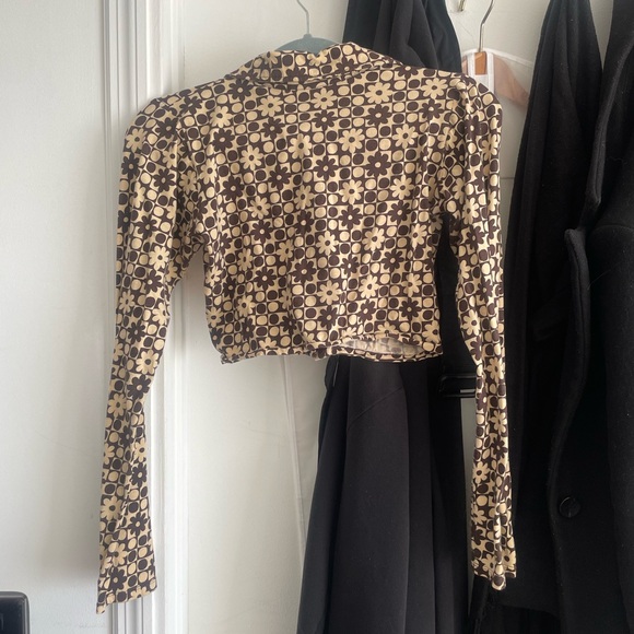 MOTEL: Ryals Crop Top in Patchwork Daisy Brown - Picture 8 of 8